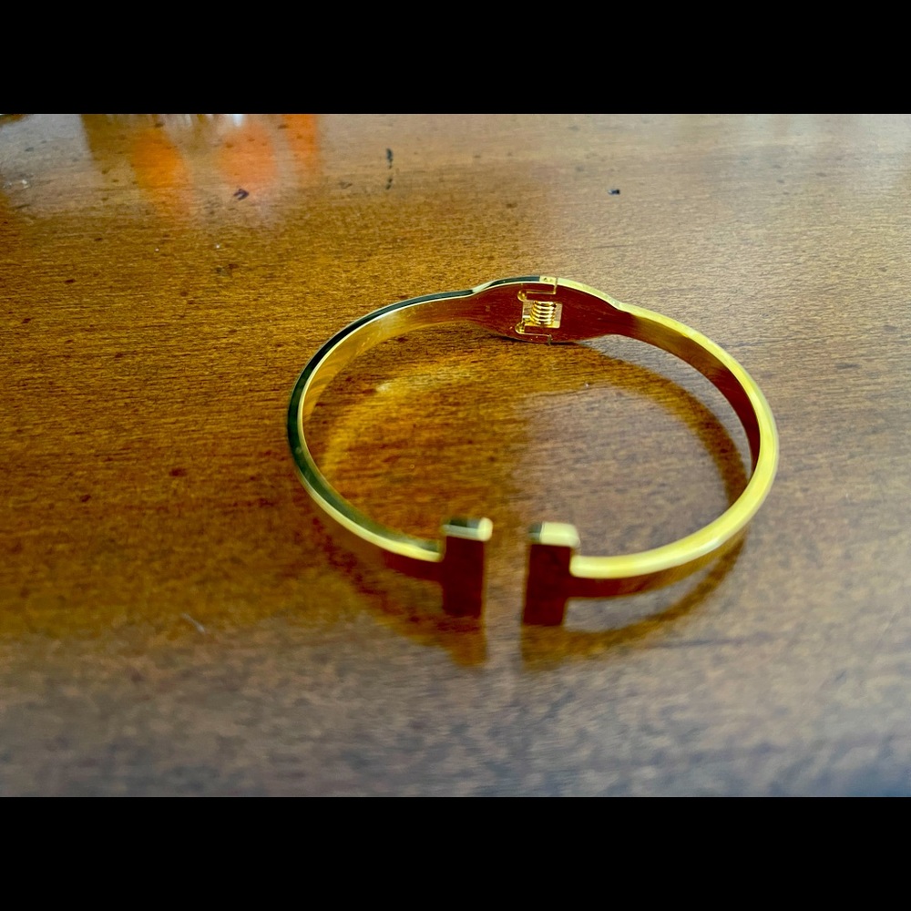 Yellow gold plated hinged “T” bracelet 7 inches